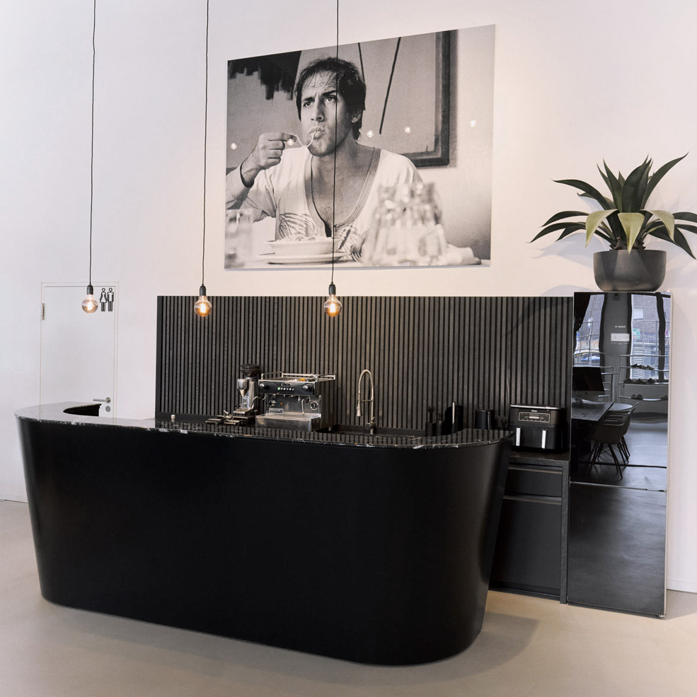 Thea Mika Bar & Lounge